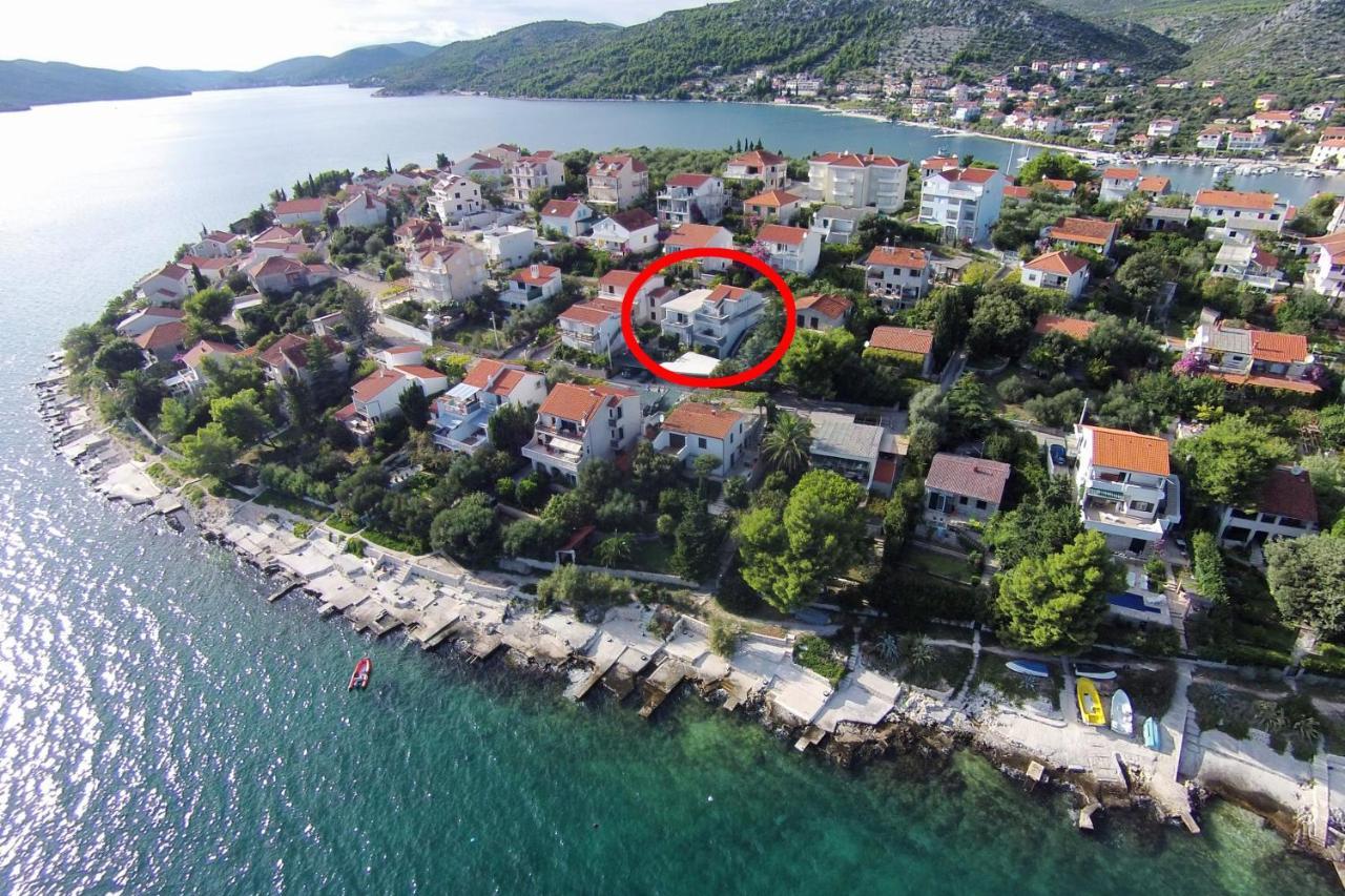 Apartments By The Sea Seget Vranjica, Trogir - 10328 Exterior foto